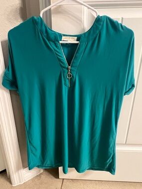 Short Sleeve Teal Zip-Front Tee with Ring Pull